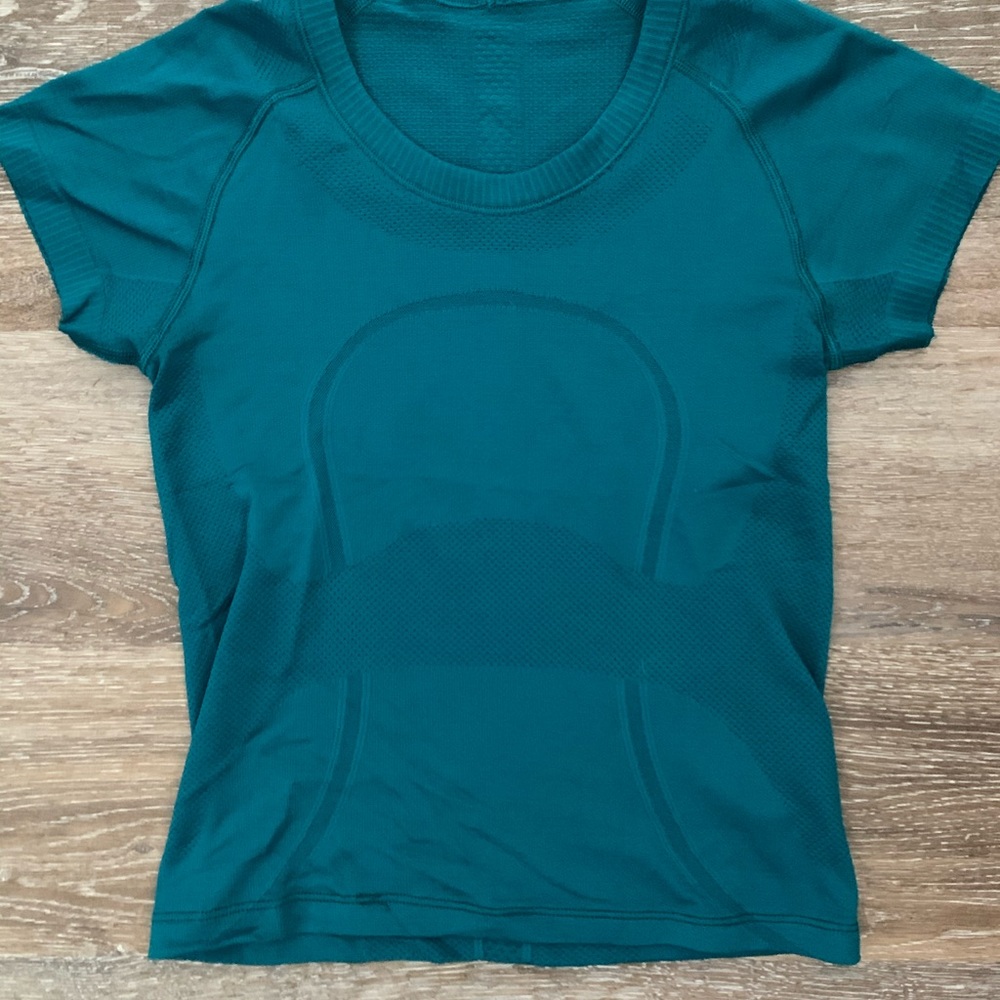 EUC Lululemon swiftly short sleeve size 4 cropped